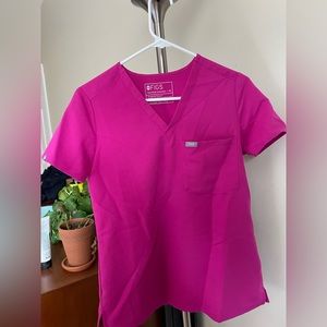 Women’s Figs Catarina one pocket scrub top, XS raspberry sorbet